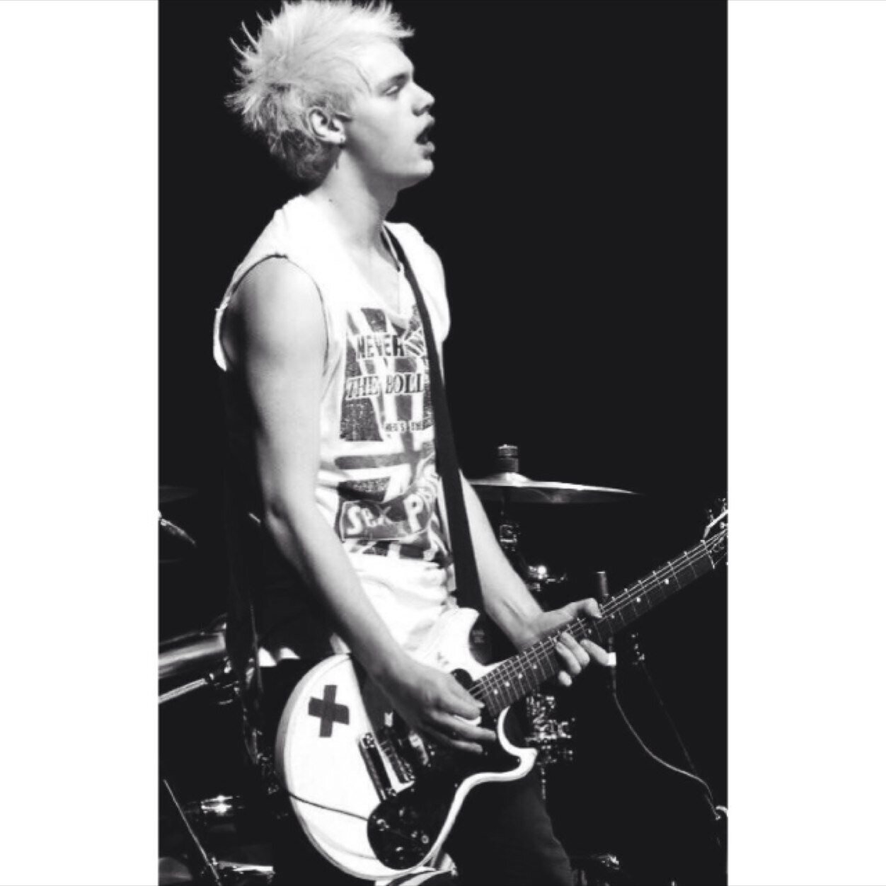 I gave you a free follow so follow @damnastxn for me please