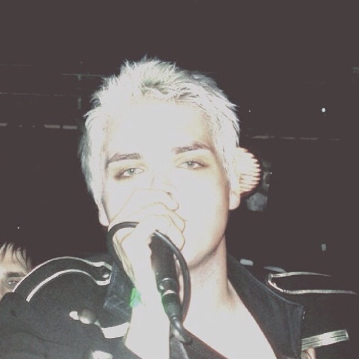 radfreefollowfr's profile picture. ❁ follow @eyebrowslut, have a cool day ❁