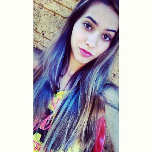 Sou feita de sonhos interrompidos e amores mal resolvidos.

snap: geovana.menosi.     instagram: @geovanamenosi