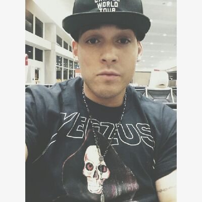 US Navy Sailor. ⚓ Dreamer, hopeless hip hop romantic, proud husband. Hot sauce connoisseur, and battle rap enthusiast. IG: gotosleep_