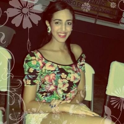 Arquitecta. Dominicana. Libanesa. Alemana. Sureña. Cibaeña. Creo en & Amo a Dios. Buena para escuchar. Sin música no hay vida, bailarina enfermiza. Chocoholica.