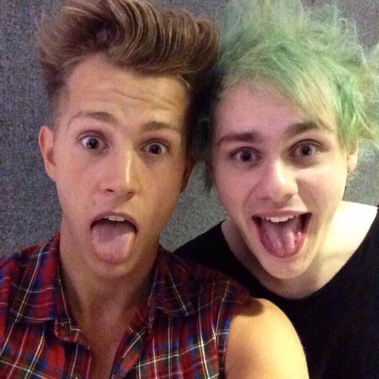 Pease follow @rachy5sos
Free follow