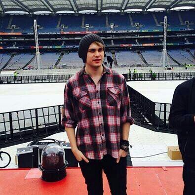 one direction,justin bieber,michael clifford