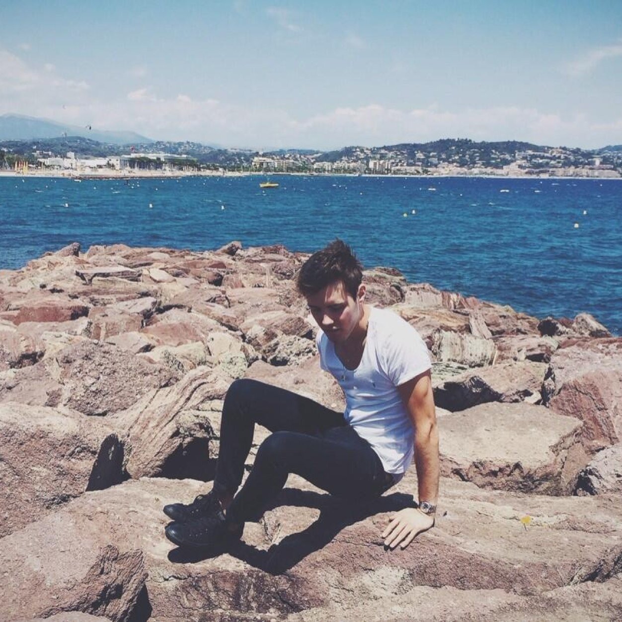 if you like youtubers then theres a 99.9% chance that i'll like you