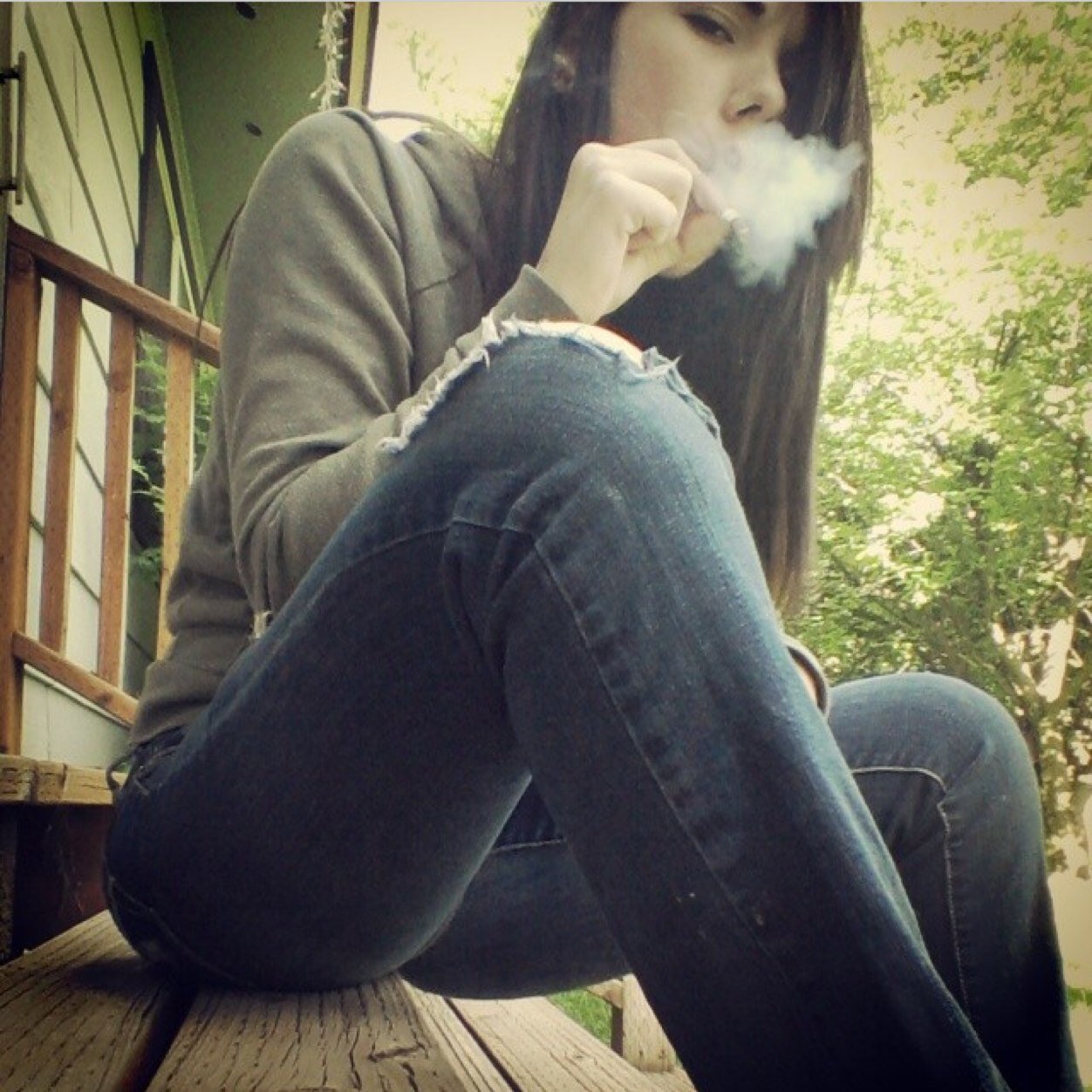 Hippie, Tea Drinker, Bi-sexual, I love to smile and smoke herb!(: