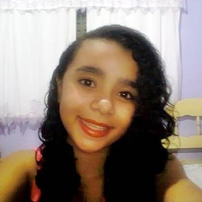 Amo futebol,pizza...Sou Luanete,Pollover e Rippinotizada *-*.