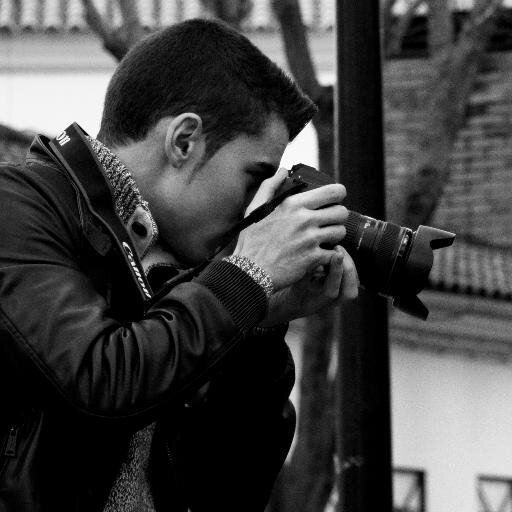 Administrador de Sistemas • Fotógrafo Amateur • Cinéfilo Principiante • Amante de la Música de los 70's 80's y 90's.