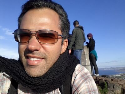 Geocientista, curioso, professor e pai.