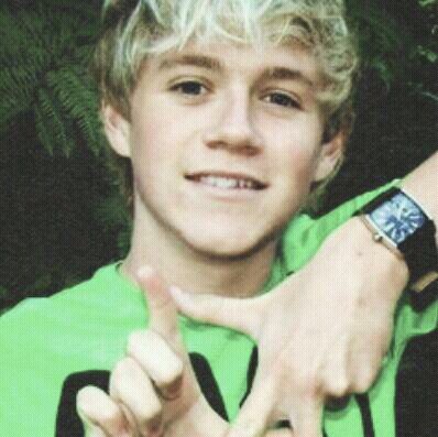 / nouvelle sur twitter, New Account, New Girl, Follow Me everyone!! /