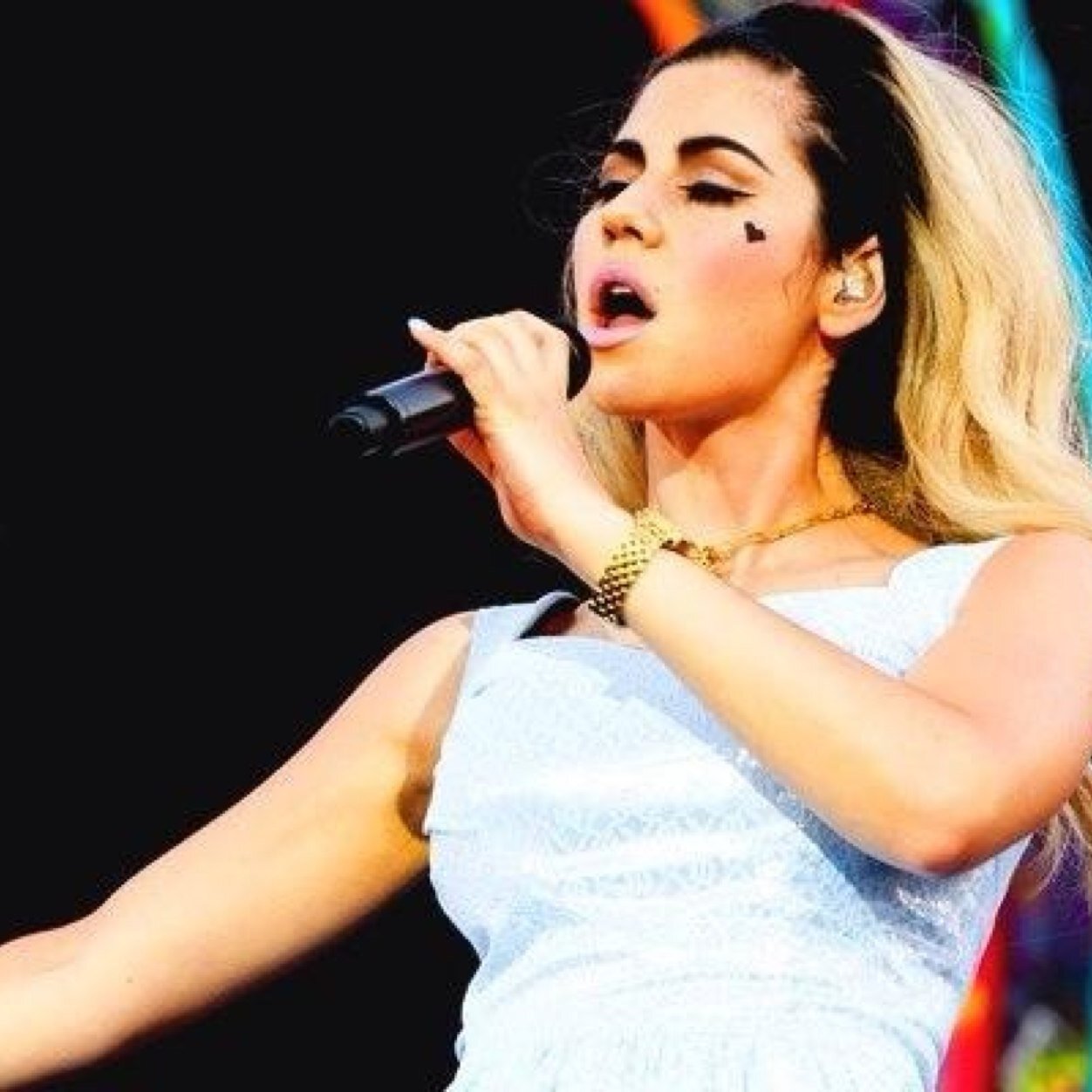 marinasdiamxndx's profile picture. one time charli retweeted me May 15th