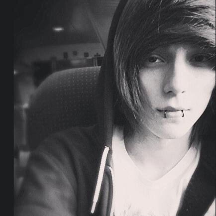 18/Bi/Male. Manchester City. Blue Moon.
