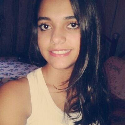 Elα é perfeitα, mαs tem inúmeros defeitos.
Elα fαlα αlto, gritα, dá gαrgαlhαdαs, mas se fαz de tímidα.
Elα é sαntα, mαs sabe provocαr ★
