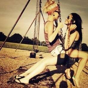 Dona: @sendosapa #DM: @xupamyppk and @redelesbica                                               Samos lesbians PQS