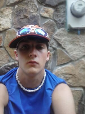 Im 15, play football, run track and field, and crosscountry. Currently single. Hvh wr #24 for life.