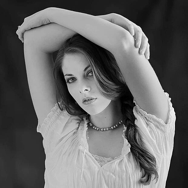 I am the proud wife of an American soldier, mom of 3 beautiful kids and a professional photographer.