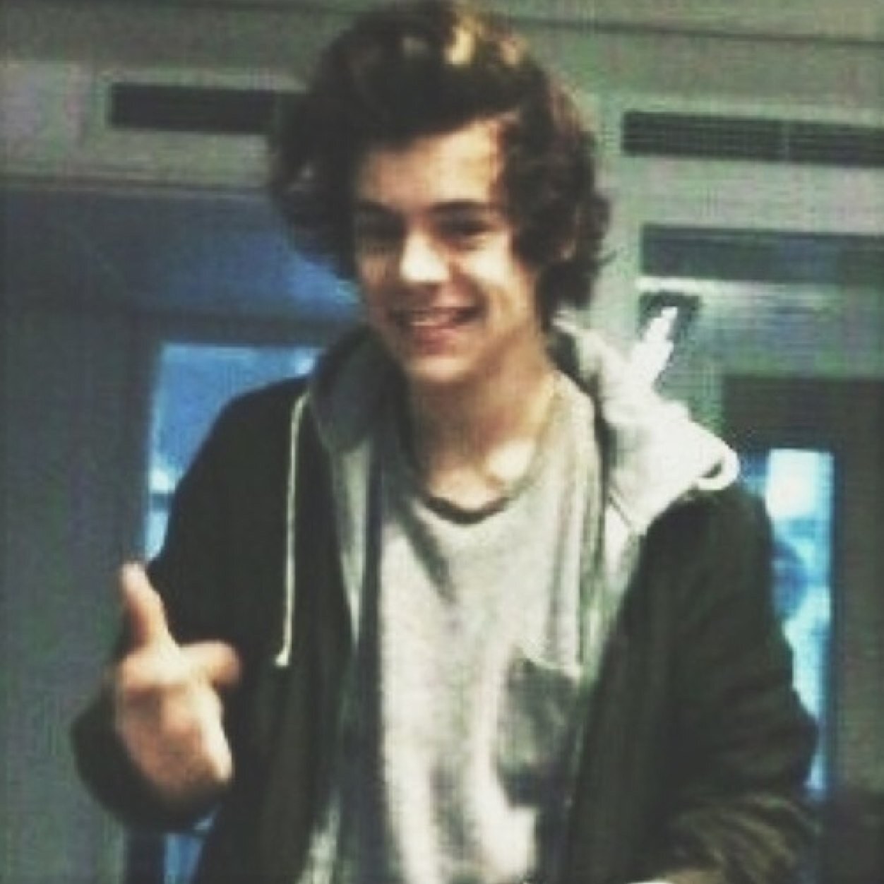 Hi my love:) please follow @X_fan1d please shes want 1K and her birthday is coming soon so please make her happy:(