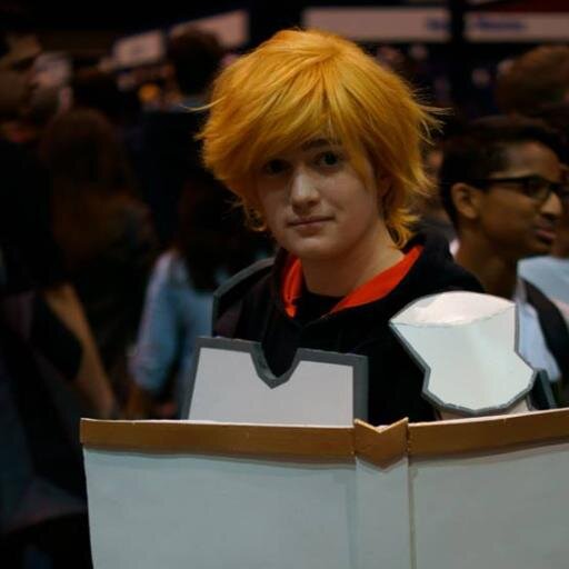 Gamer, Cosplayer and Custom pop vinyl artist.