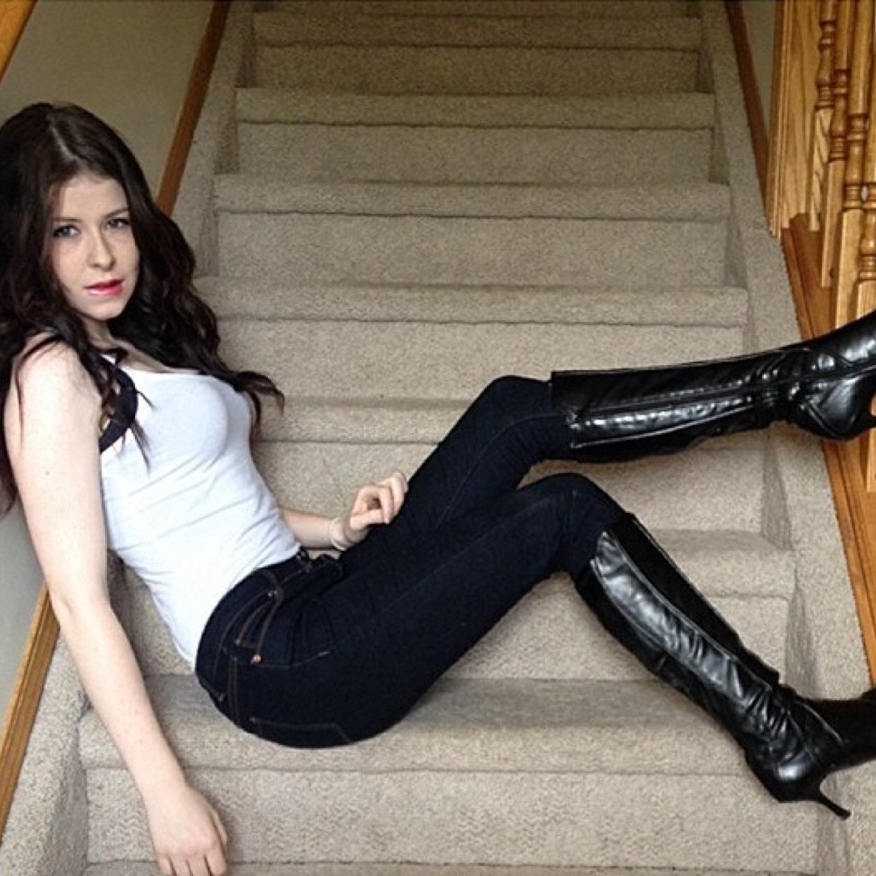 Model
Nature lover
Animal lover
Fashion&makeup obsession
Selfie addict