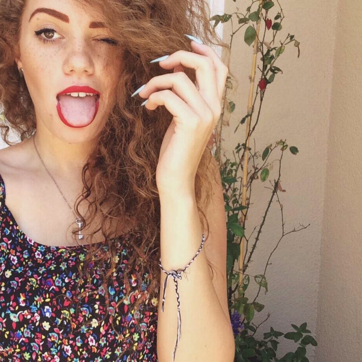 0/1 Mahogany makes my days better and my life a better place. She's tha queeeeen Mahogany faved my tweet 22/6-14