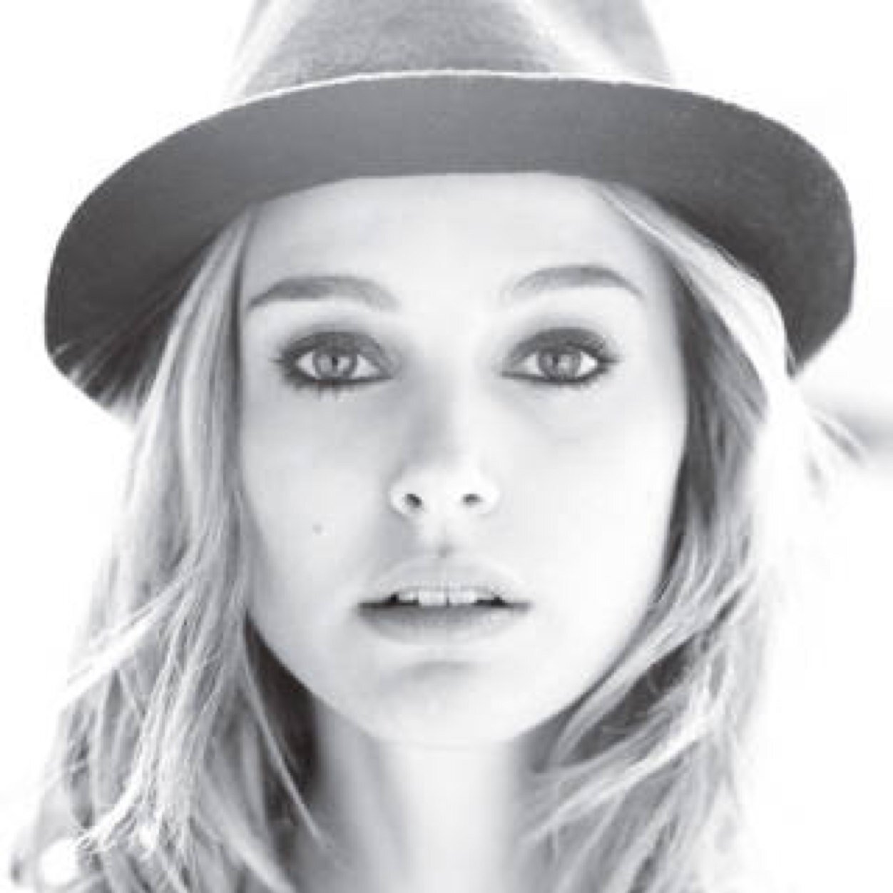 Well I died and became a girl, it's very distracting. [Single/DW-RP/Fem!Rory/+18]
