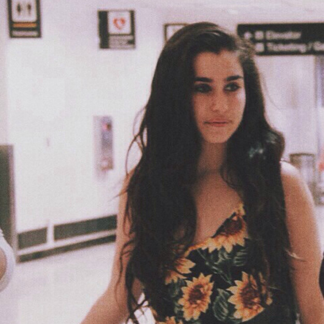 remind : I love you so much and you are all so beautiful and I hope you see that: follow @melissacimfam ( not my account )