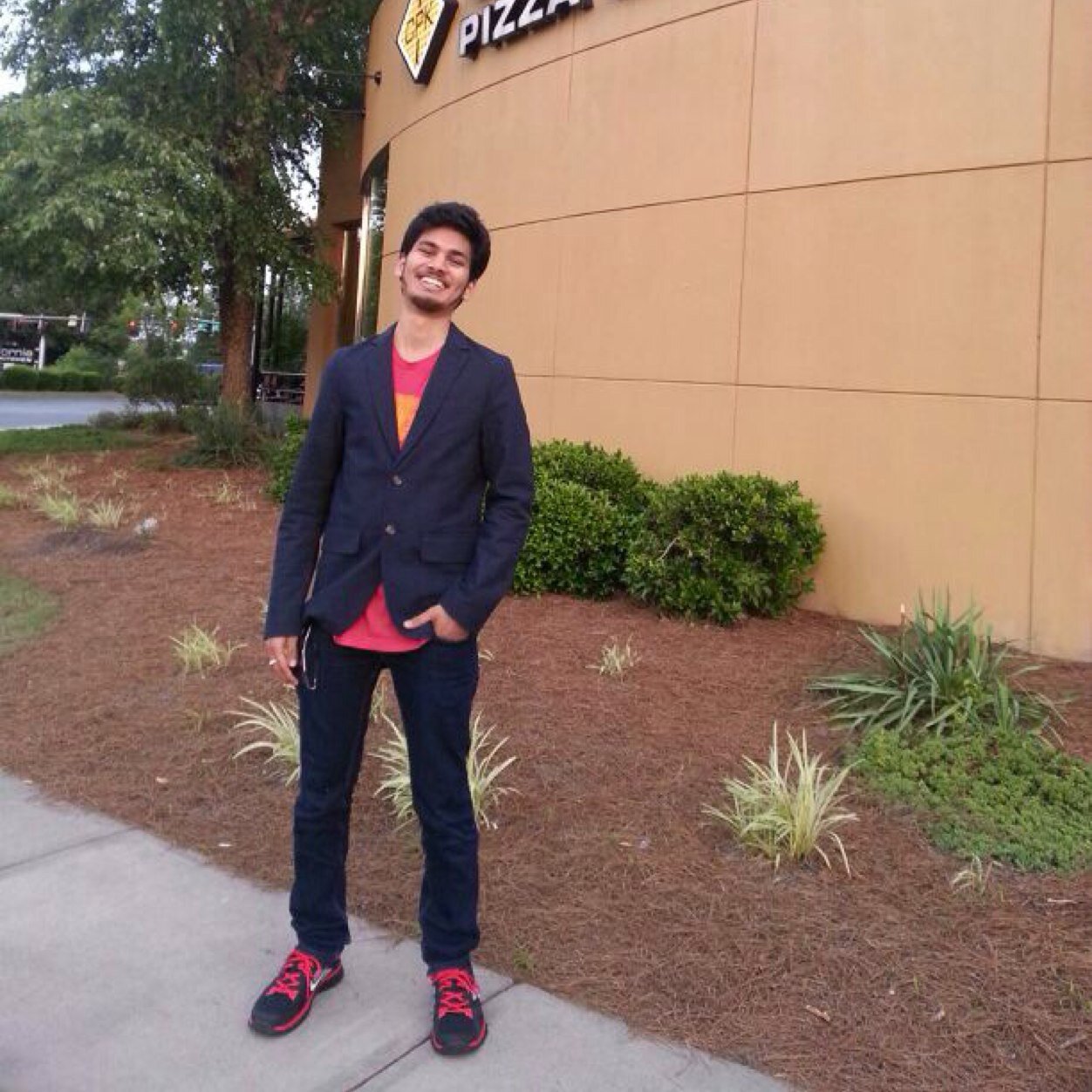 abhishek_yvs's profile picture. 