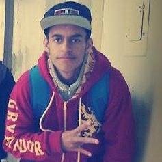 Deus afasta de mim tudo o que me empede de sorrir *-* 17 anos, Gremista.