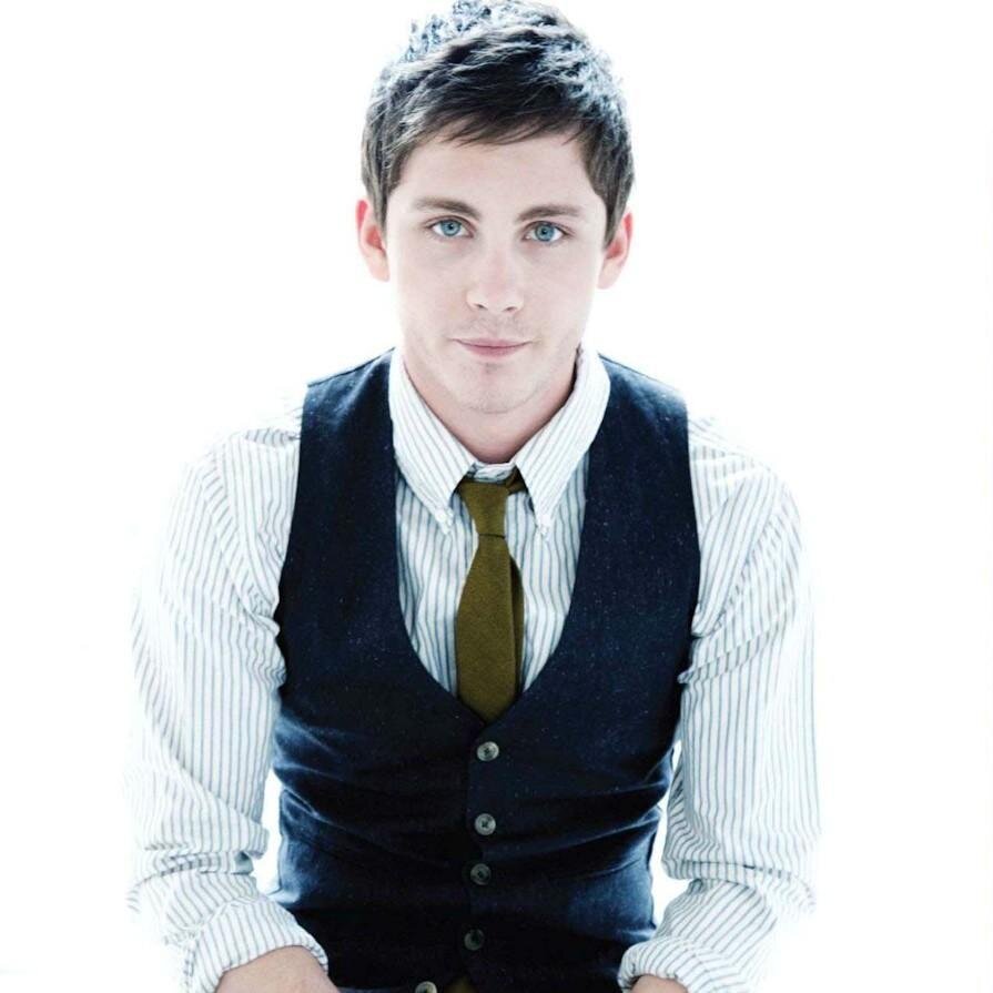 AlberDumbledore's profile picture. Gryffindor 7th Year, Son of Aberforth, Quidditch Beater for Gryffindor. #HPNextGen