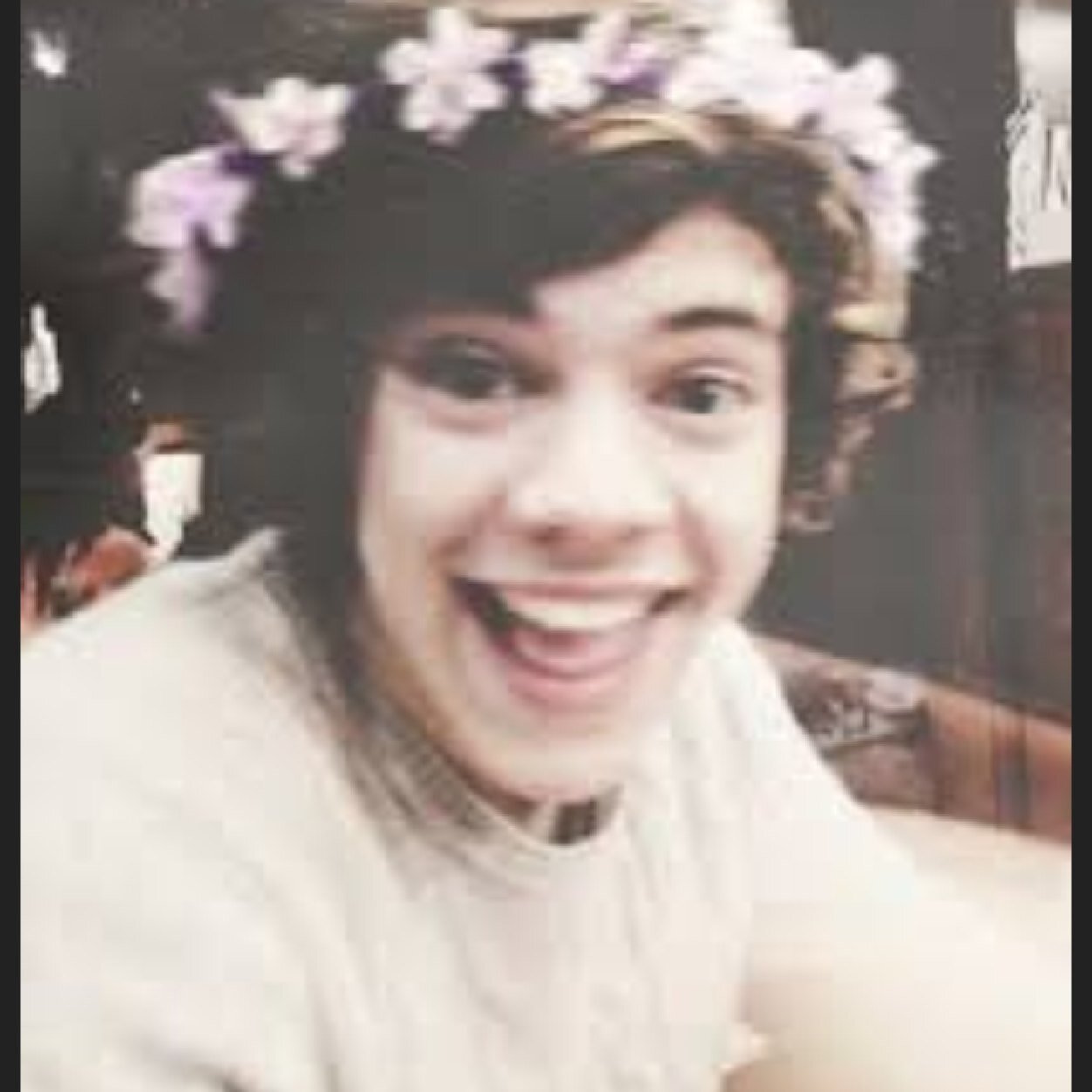 I gave you a free follow so please follow @stylesscheme :) ask here for a follow back!! thanks:)