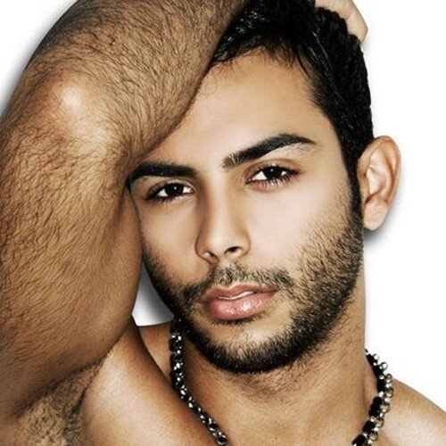 Estudiante de Comunicaciones en Universidad del Sagrado Corazón, bailarín, coreógrafo, modelo profesional & Mr. PR Petite N Tall 2014.