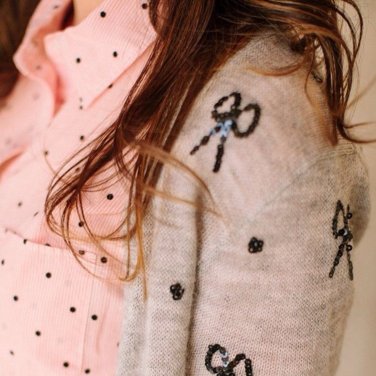 Bows, pearls, coffee and a good outfit✌️. Go follow my favorite anon @MISweetheart_