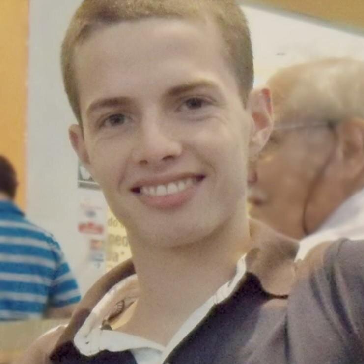 23 anos, curitibano, antipático e poeteiro!
=D