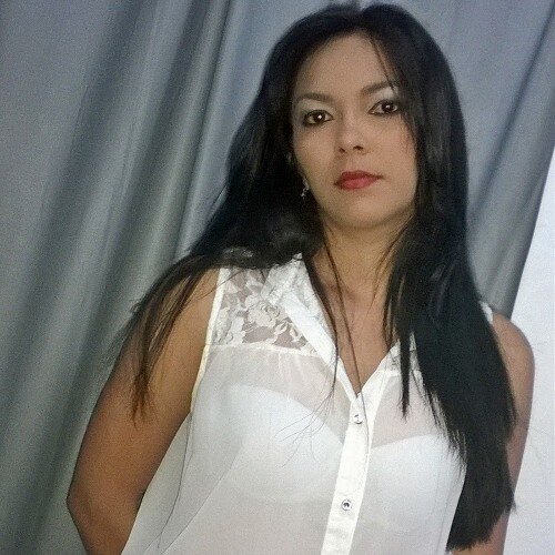 carinhosa, amiga, modesta na maioria das vezes...essa sou eu