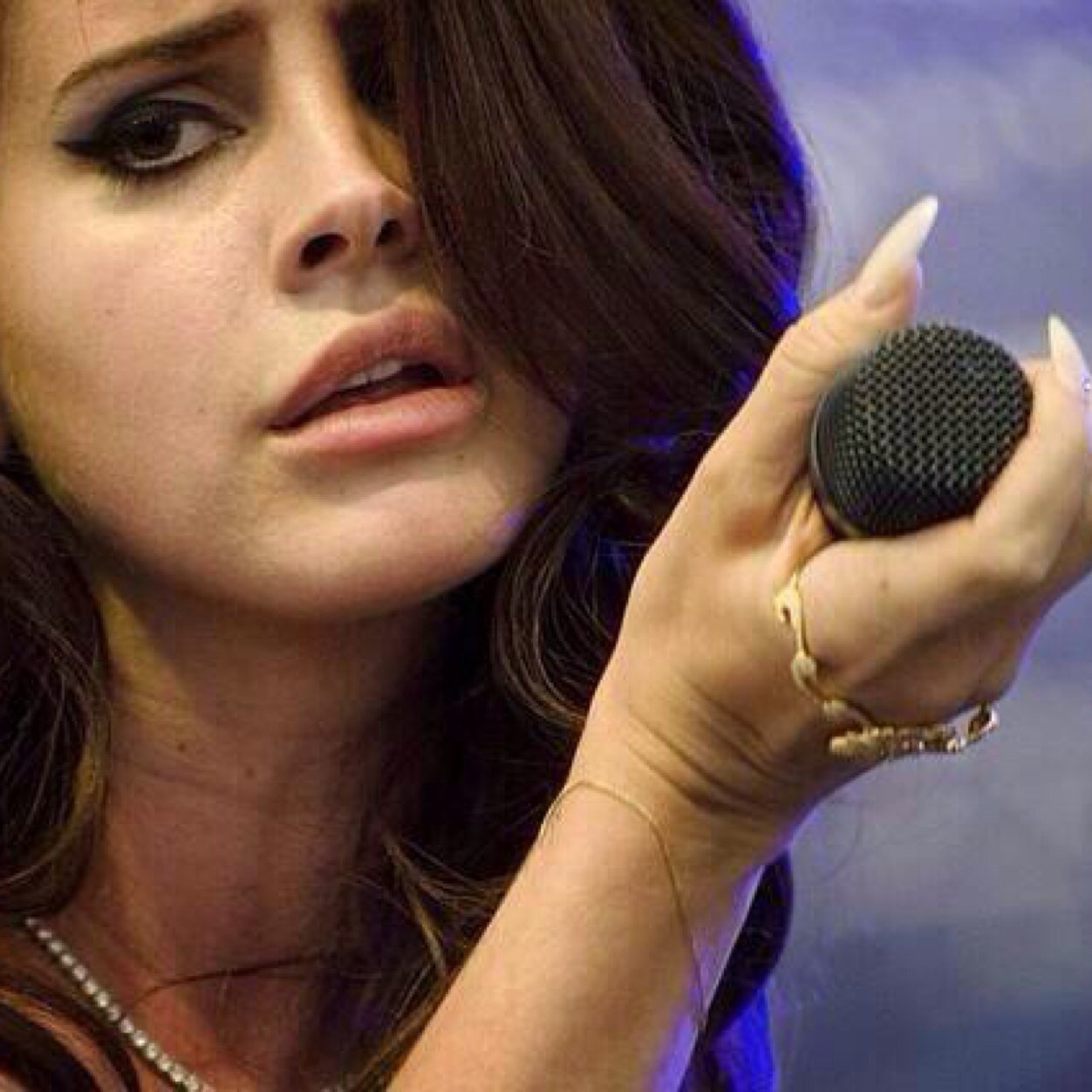 Free follow from @queenndelrey bc ur team lana