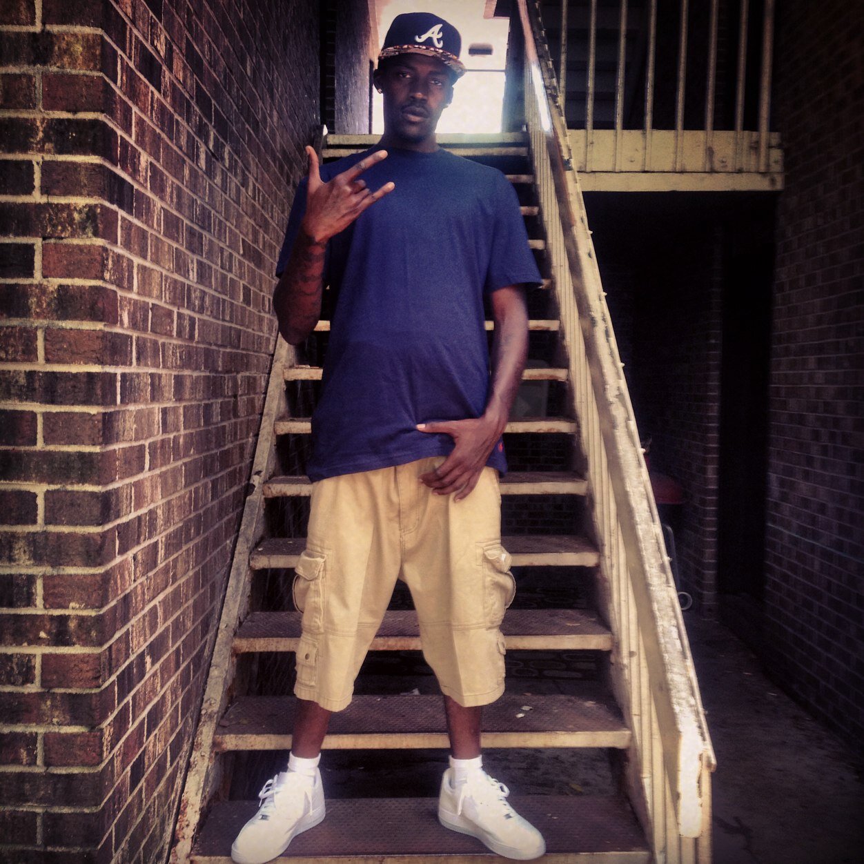 WATS GOOD TWITTER DIS YA BOI LA FLARE STR8 OUT OF BELLE MEADE/SOUTHSIDE OF TOWN. IM 21AND VERY BUSINESS ORIENTED .....FWM.....