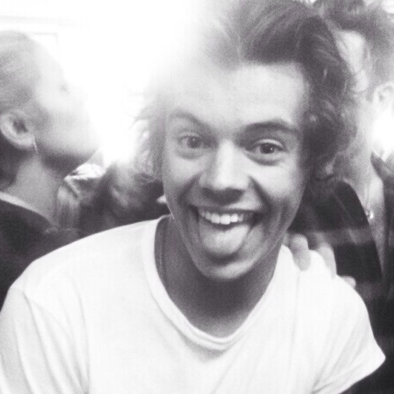 follow @nialIshealy bc she gave u a free follow ty
