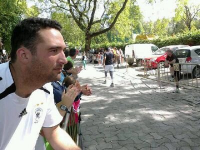 Lucha contra ti mismo tu eres tu unico rival, los demas son compañeros de los que puedes aprender mucho
