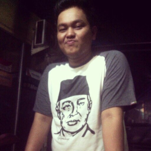Bahagia itu adalah saat kita dapat membahagiakan orang lain.