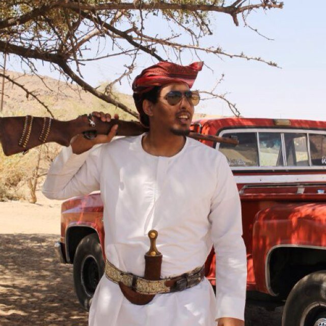 يامـن سجـد وجهـي لوجهـك ولا زال
يجنـي ثمـار السجـدة اللـي سجدها
أنـا بوجهـك مـن عنا الوقت لامـال 
وشـر النفوس المبغضات وحسدها.