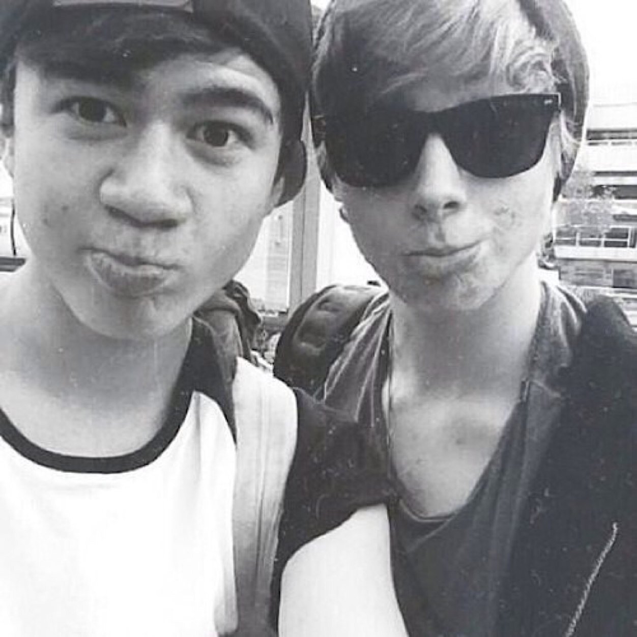 I gave you a free follow so please go follow @punkyxhemmo for me, thank you x
