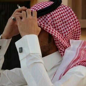 متذوق للشعر عازف للعود
