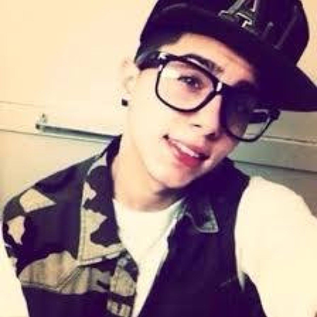 17|Belieber|Music| Im Cris DM me anytime Im Friendly I don't Bite lol dont forget to download @shots