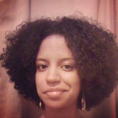 mulher, negra, moradora do subúrbio ferroviário de Salvador, e estudante de Geografia...