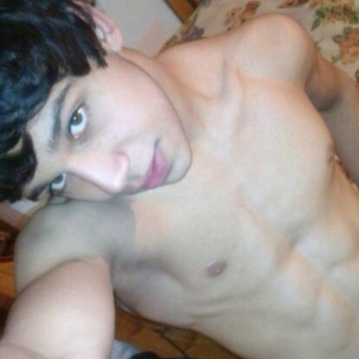 difgaysty's profile picture. From kuwait