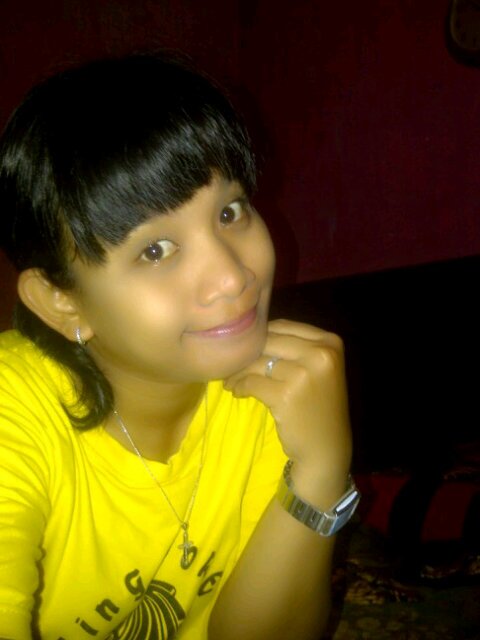 THi_yArA's profile picture. jangan pernah lelah melakukan kebaikan, meski itu hanya hal yang kecil.Terkadang,hal kecil sekalipun mampu memberikan bahagia di hati mereka.