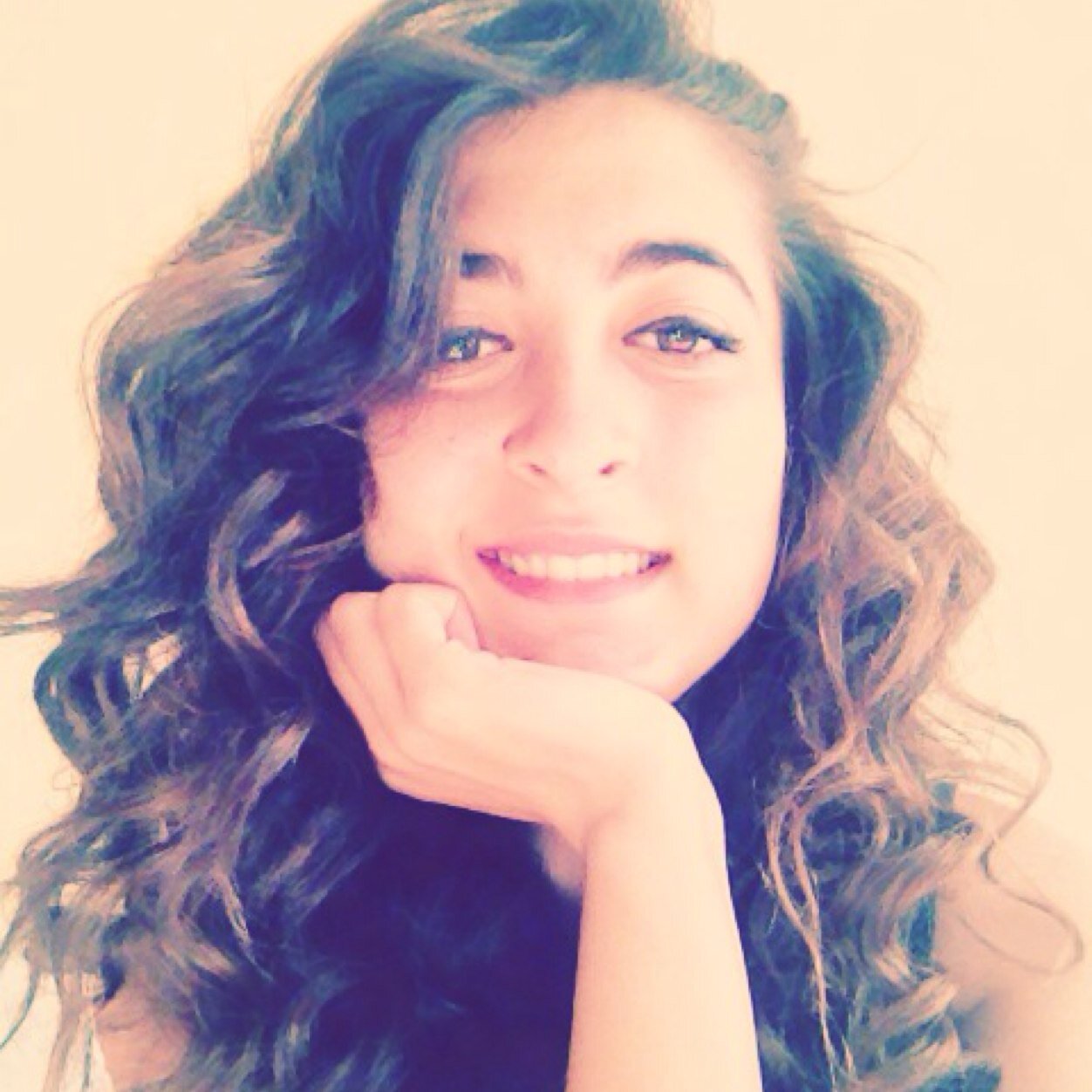 Kısacık,ufacık,kararsız,zarars​ız,dengesiz,huysuz biraz huzursuz ama kendiyle barışık,ortaya karışık. Do you understand me?