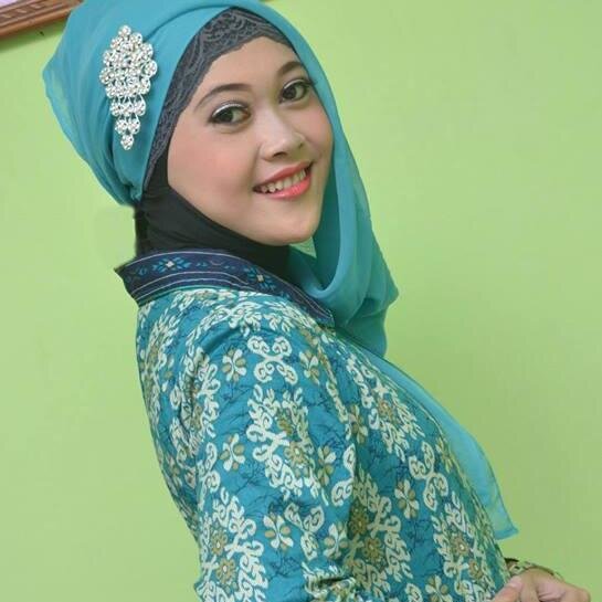 Yang paling berharga dalam ♥ : TUHAN, Keluarga, teman, baru pacar ( I will always love you andri )
http://t.co/joO7XpSAkY