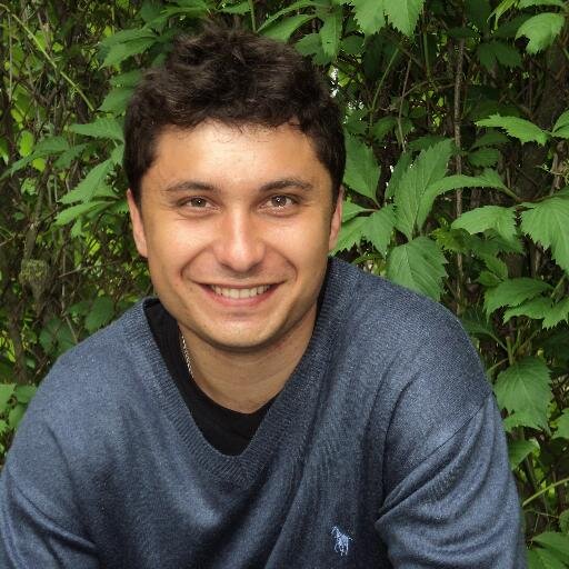 Люби себе, своє життя. Забий на тих, хто судить за спиною. Усі слова їх як сміття. Нехай слідкує кожен за собою.