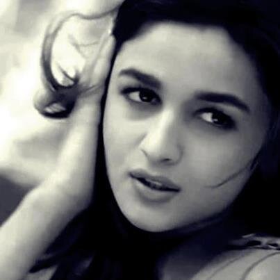 hey twitter!! i m shreya..i m very swt , cute , fun-loving nd many more.. :p i love cricket..i love Virat Kohli....love u VK... 3