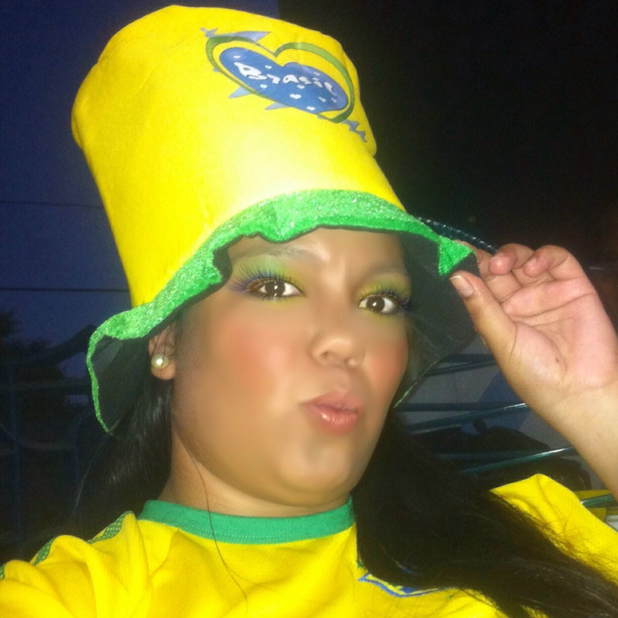 alegre, carismática.... adoro fazer novas amizadess!!!!